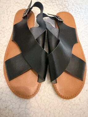 Universal Thread Black Sarina Crossband Sandals with Tan Footbed